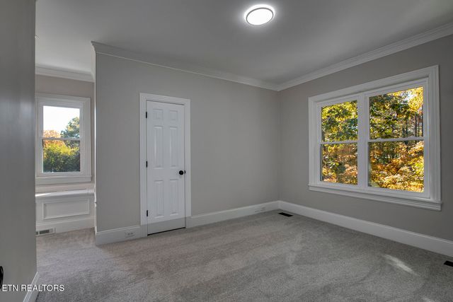 135 Amanda Drive, Oak Ridge, TN 37830