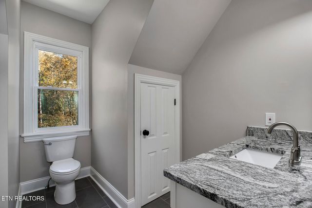 135 Amanda Drive, Oak Ridge, TN 37830