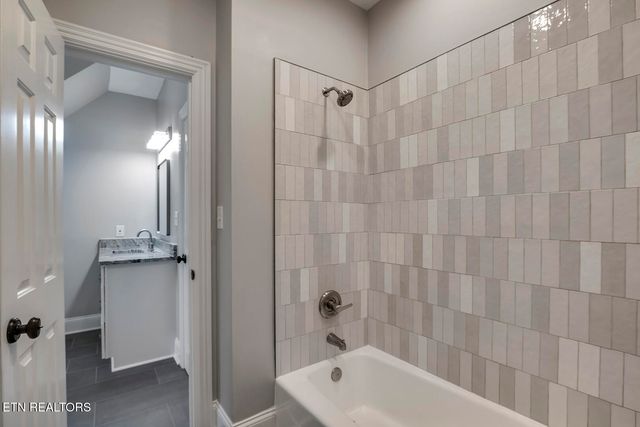 135 Amanda Drive, Oak Ridge, TN 37830