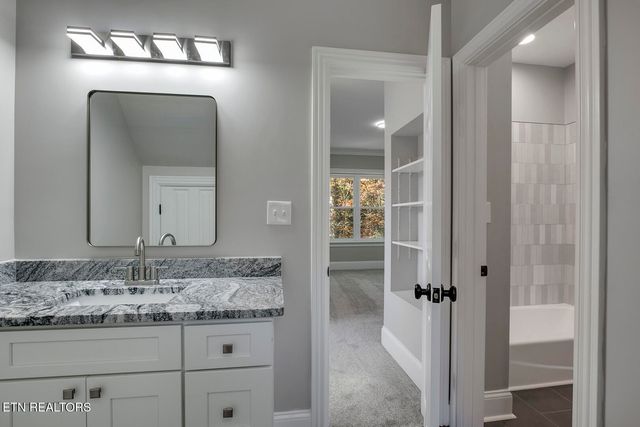 135 Amanda Drive, Oak Ridge, TN 37830