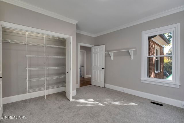 135 Amanda Drive, Oak Ridge, TN 37830