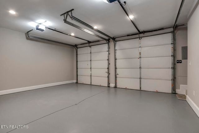 135 Amanda Drive, Oak Ridge, TN 37830