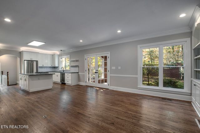 135 Amanda Drive, Oak Ridge, TN 37830