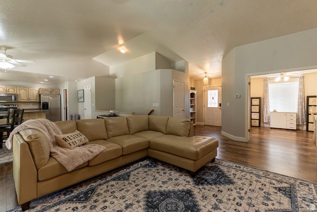 1828 W 1400 N, Clinton, UT 84015