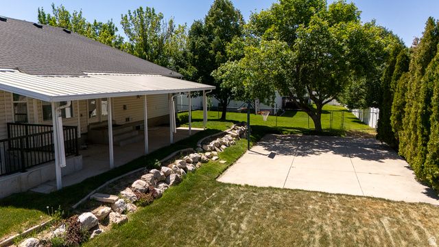 1828 W 1400 N, Clinton, UT 84015