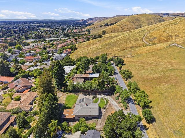 208 Mill Creek Road, Fremont, CA 94539