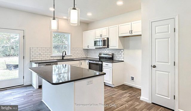 7846 OAK BROOK DR, Harrisburg, PA 17112