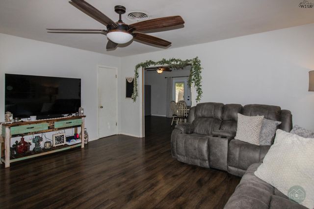 1811 YUCCA LANE, Vernon, TX 76384