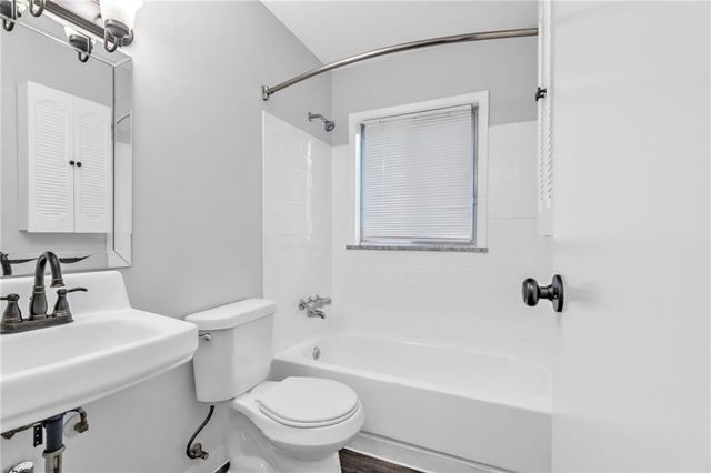 18805 E Arrowhead Drive, Independence, MO 64056