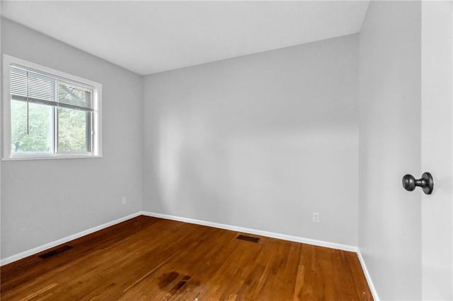 18805 E Arrowhead Drive, Independence, MO 64056