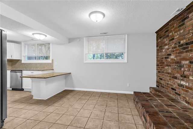 18805 E Arrowhead Drive, Independence, MO 64056