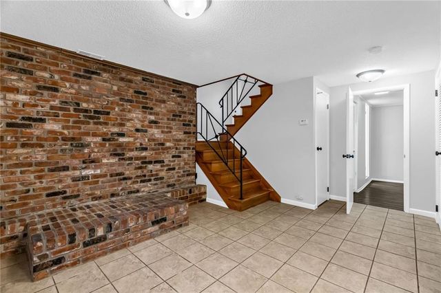 18805 E Arrowhead Drive, Independence, MO 64056