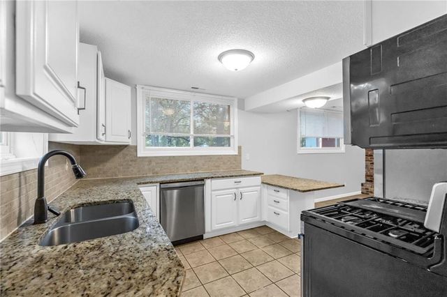 18805 E Arrowhead Drive, Independence, MO 64056