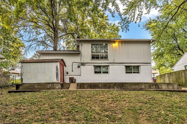 18805 E Arrowhead Drive, Independence, MO 64056