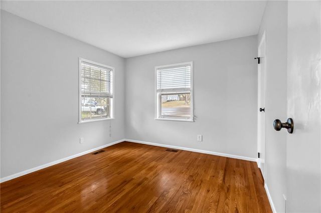 18805 E Arrowhead Drive, Independence, MO 64056