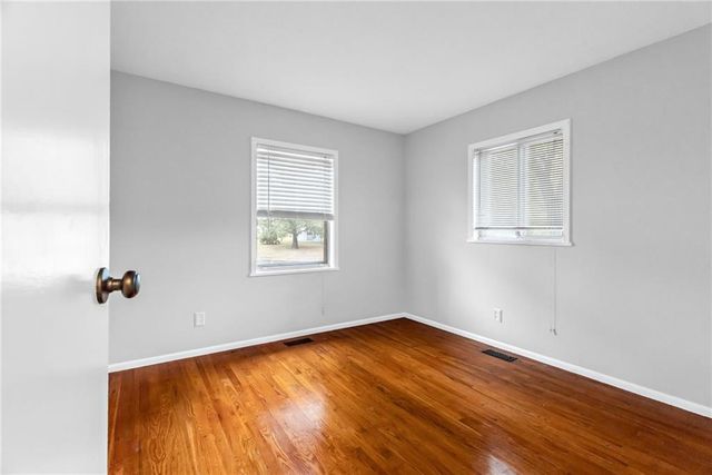 18805 E Arrowhead Drive, Independence, MO 64056