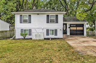 18805 E Arrowhead Drive, Independence, MO 64056