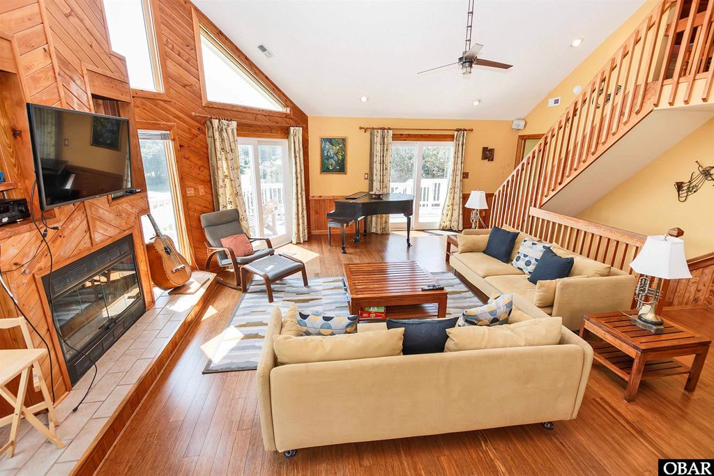 Image 5 of property listing at 1154 Franklyn Street, Corolla, NC 27927