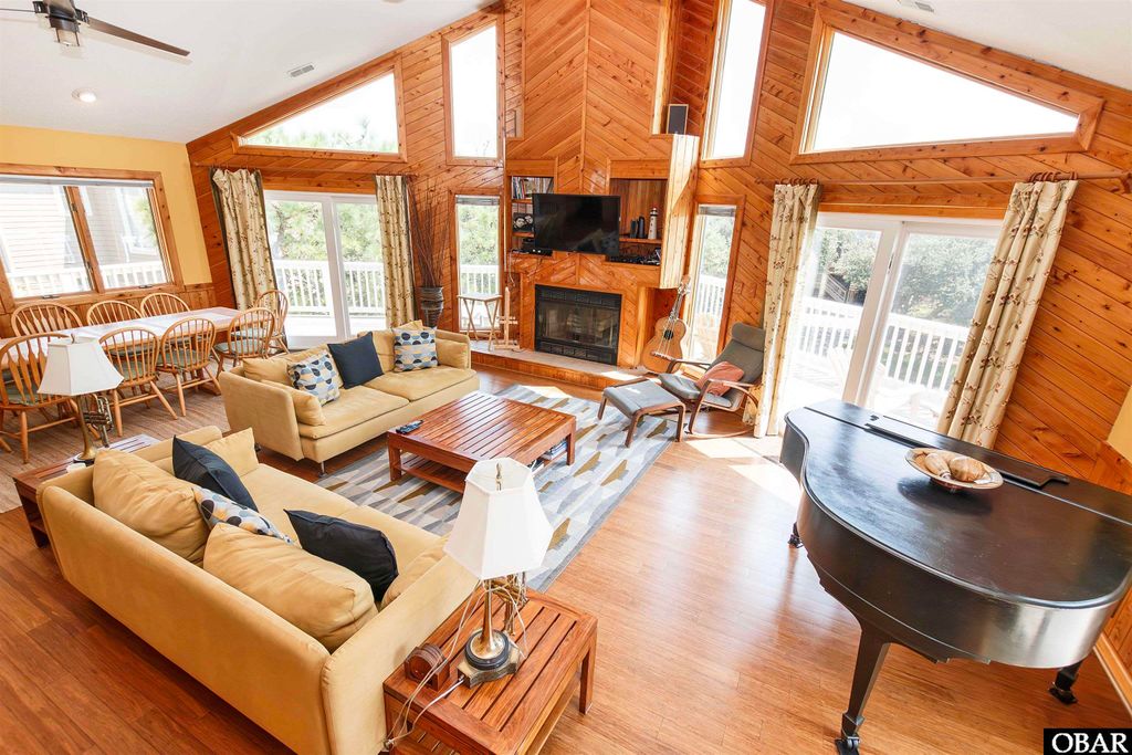 Image 7 of property listing at 1154 Franklyn Street, Corolla, NC 27927