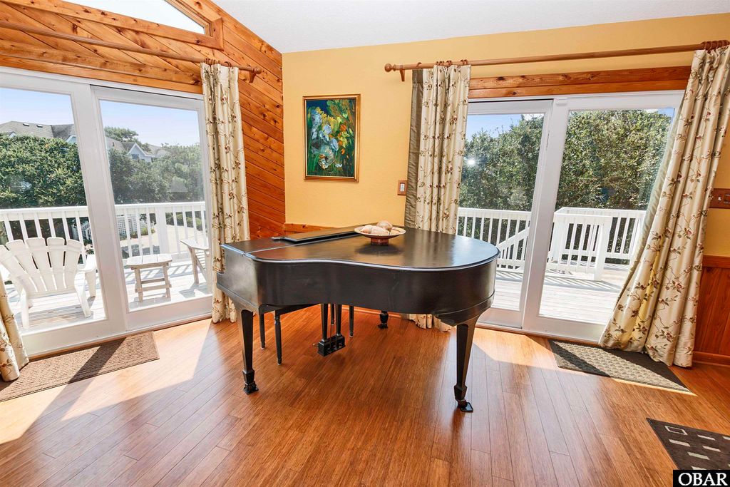 Image 10 of property listing at 1154 Franklyn Street, Corolla, NC 27927