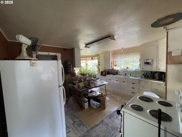 46255 HIGHWAY 242, Myrtle Point, OR 97458