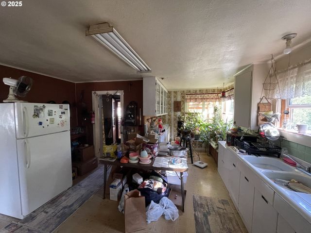 46255 HIGHWAY 242, Myrtle Point, OR 97458