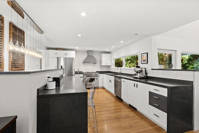 44 Windemere Rd, Wellesley, MA 02481