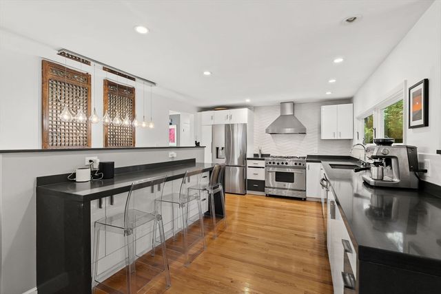 44 Windemere Rd, Wellesley, MA 02481