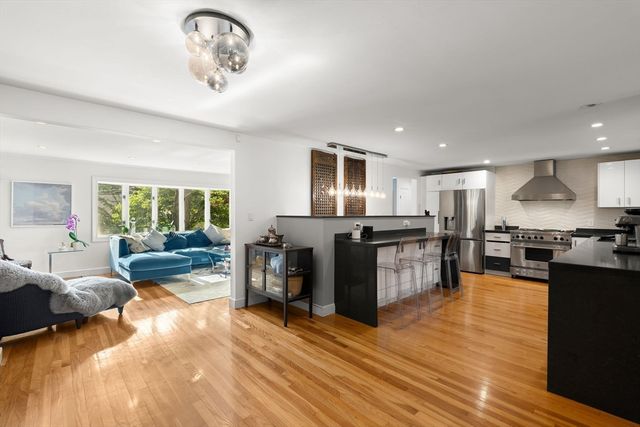 44 Windemere Rd, Wellesley, MA 02481