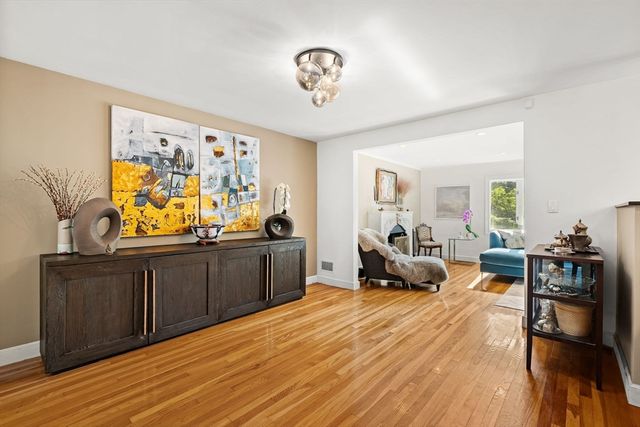 44 Windemere Rd, Wellesley, MA 02481