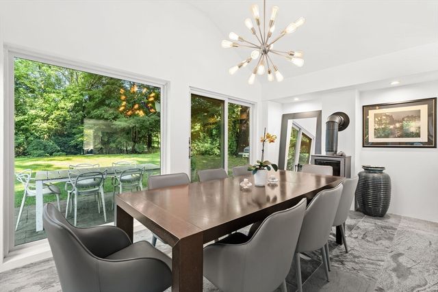 44 Windemere Rd, Wellesley, MA 02481