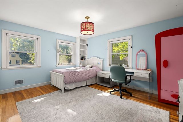 44 Windemere Rd, Wellesley, MA 02481