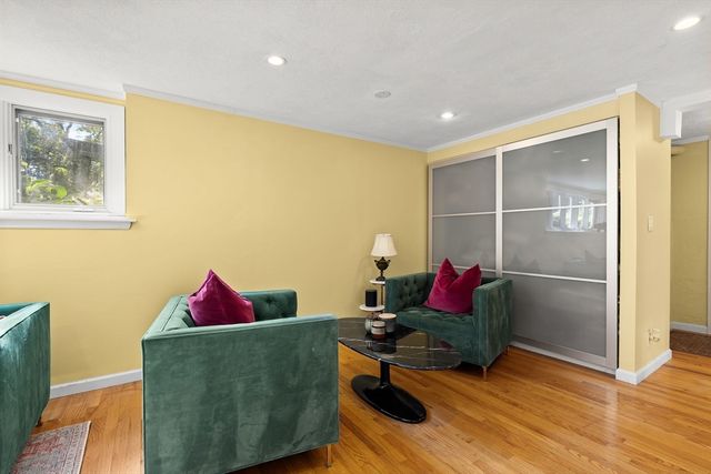 44 Windemere Rd, Wellesley, MA 02481
