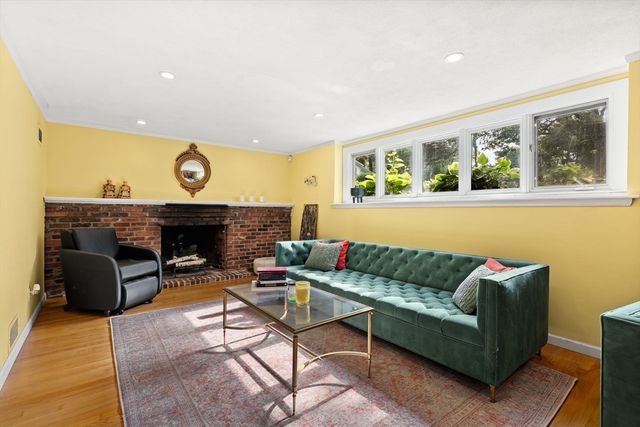 44 Windemere Rd, Wellesley, MA 02481