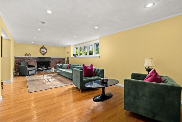 44 Windemere Rd, Wellesley, MA 02481