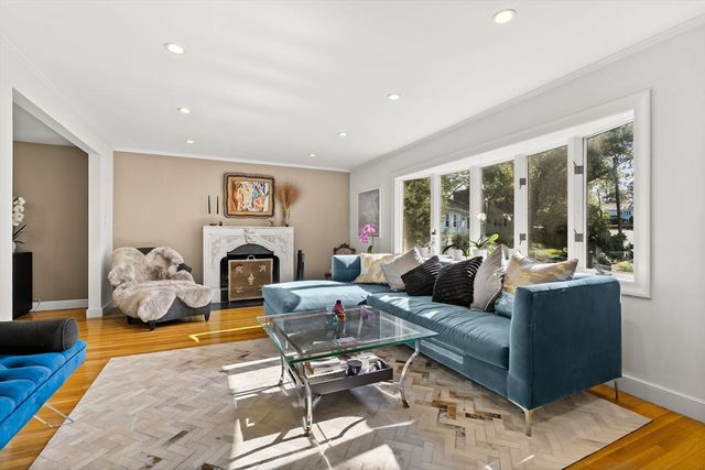 44 Windemere Rd, Wellesley, MA 02481