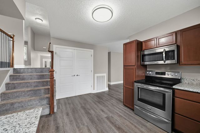 1022 Great Oaks Dr, Hopkinsville, KY 42240