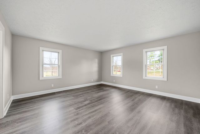 1022 Great Oaks Dr, Hopkinsville, KY 42240