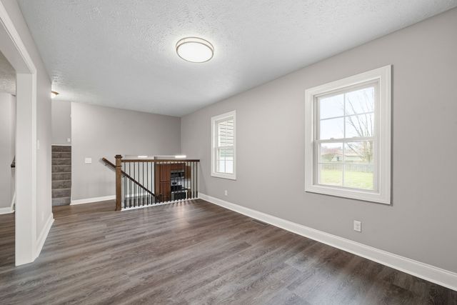 1022 Great Oaks Dr, Hopkinsville, KY 42240