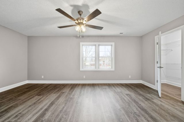 1022 Great Oaks Dr, Hopkinsville, KY 42240