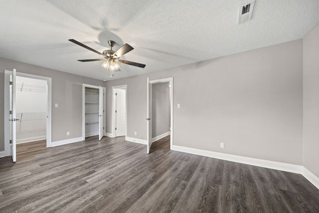 1022 Great Oaks Dr, Hopkinsville, KY 42240