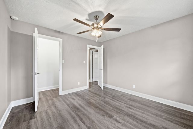 1022 Great Oaks Dr, Hopkinsville, KY 42240