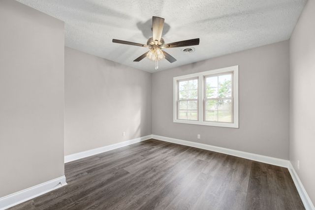 1022 Great Oaks Dr, Hopkinsville, KY 42240