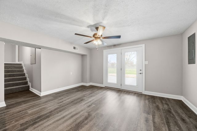 1022 Great Oaks Dr, Hopkinsville, KY 42240