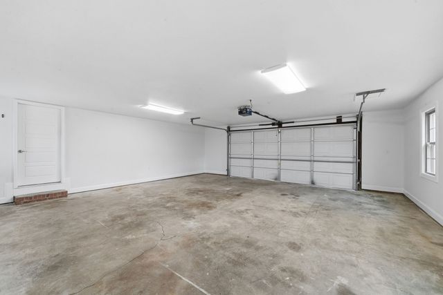 1022 Great Oaks Dr, Hopkinsville, KY 42240