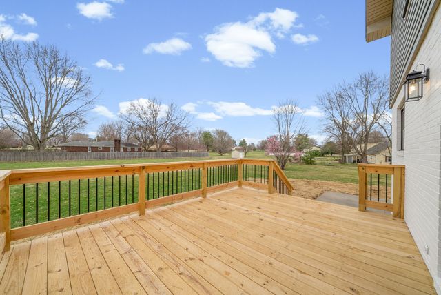 1022 Great Oaks Dr, Hopkinsville, KY 42240