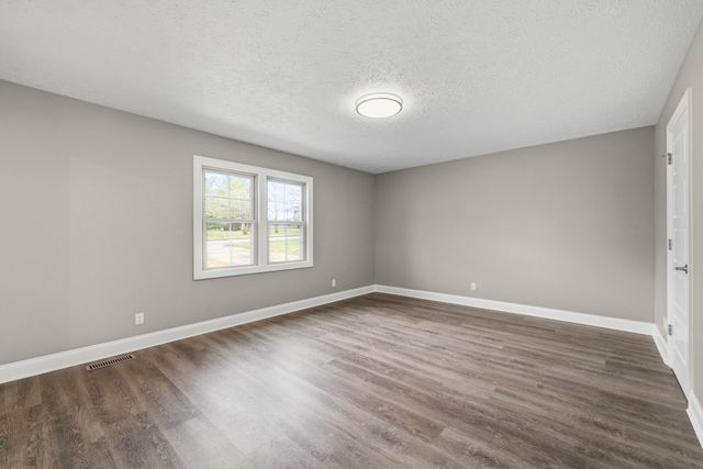 1022 Great Oaks Dr, Hopkinsville, KY 42240