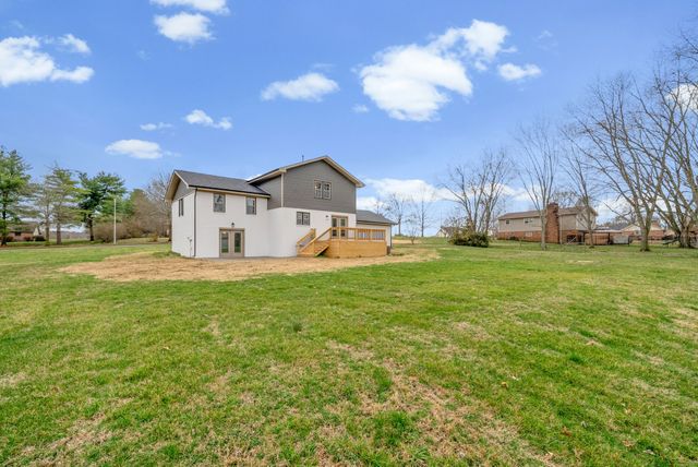 1022 Great Oaks Dr, Hopkinsville, KY 42240