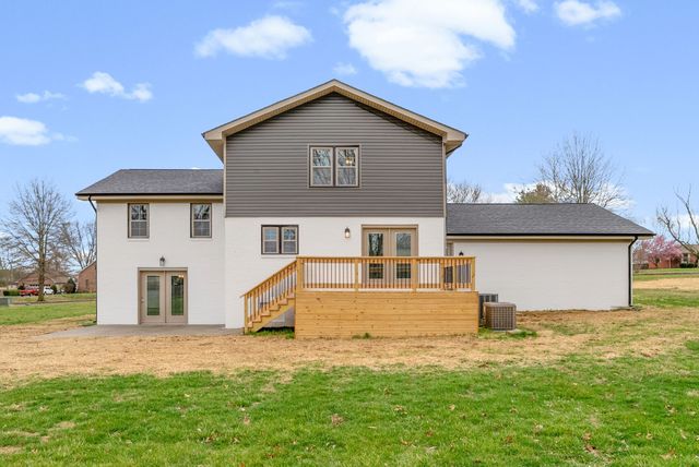 1022 Great Oaks Dr, Hopkinsville, KY 42240