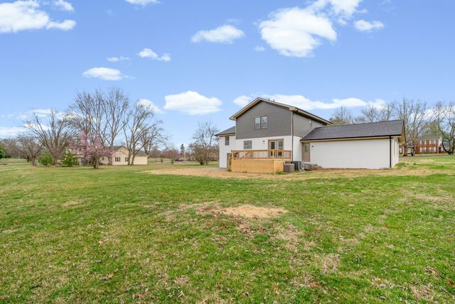 1022 Great Oaks Dr, Hopkinsville, KY 42240